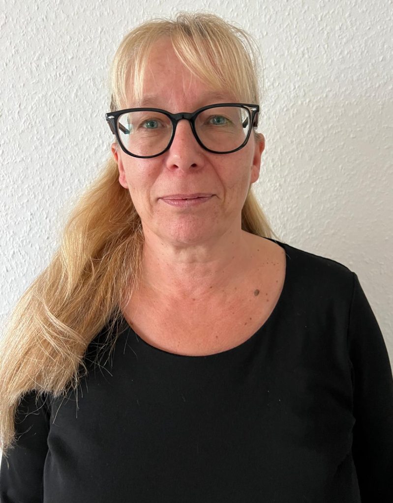 Foto Internetseite Frau Goetschenberg Sopp e1733730454576 - Rheingoldbus Wuppertal